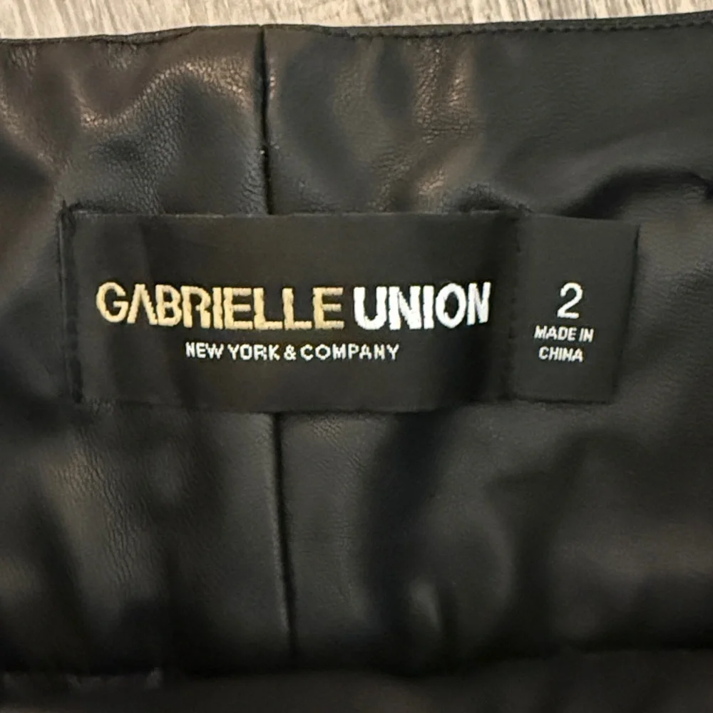 Elegant Black Faux Leather Pants - Picture 4 of 6